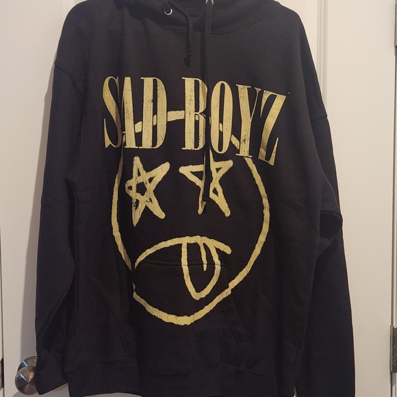 Black and Gold Crewneck Sweater - Picture 1 of 4